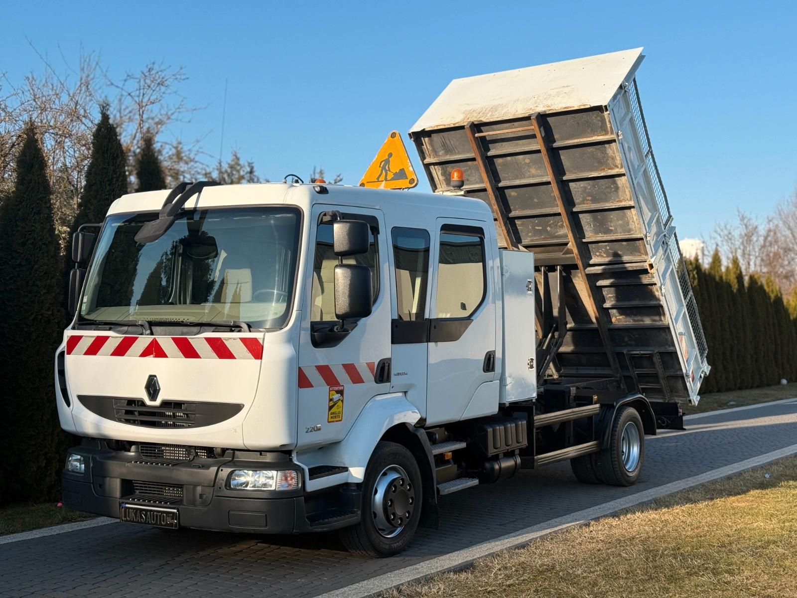 Renault MIDLUM 220  12 T TIPPER 6 SEATS TOOL BOX