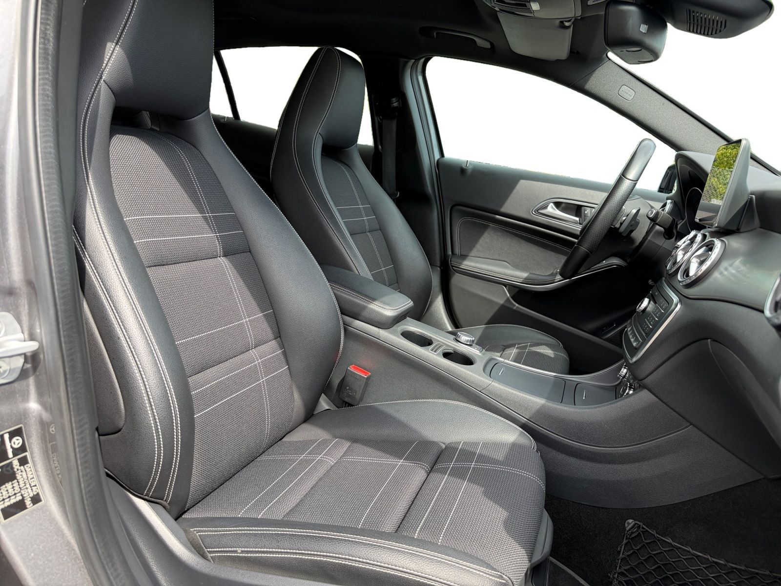 Fahrzeugabbildung Mercedes-Benz GLA 250 Score 4Matic RFK PANO MEMORY