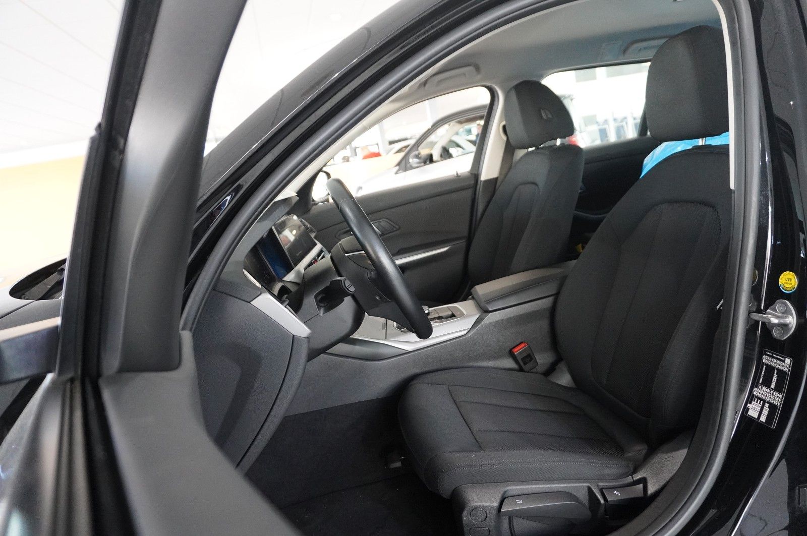 Fahrzeugabbildung BMW 318D TOURING ADVANTAGE NAVI/LED/VIRTUAL/SHZ/DAB+