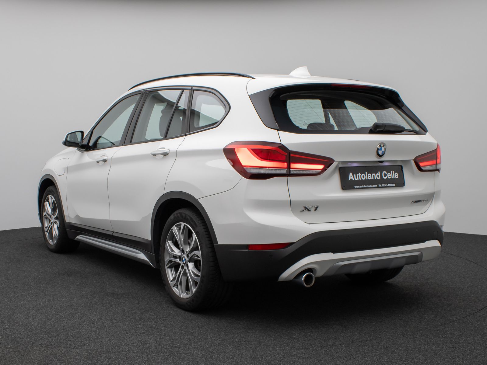 Fahrzeugabbildung BMW X1 xD25e xLine Panorama Kamera HUD DAB H/K AHK