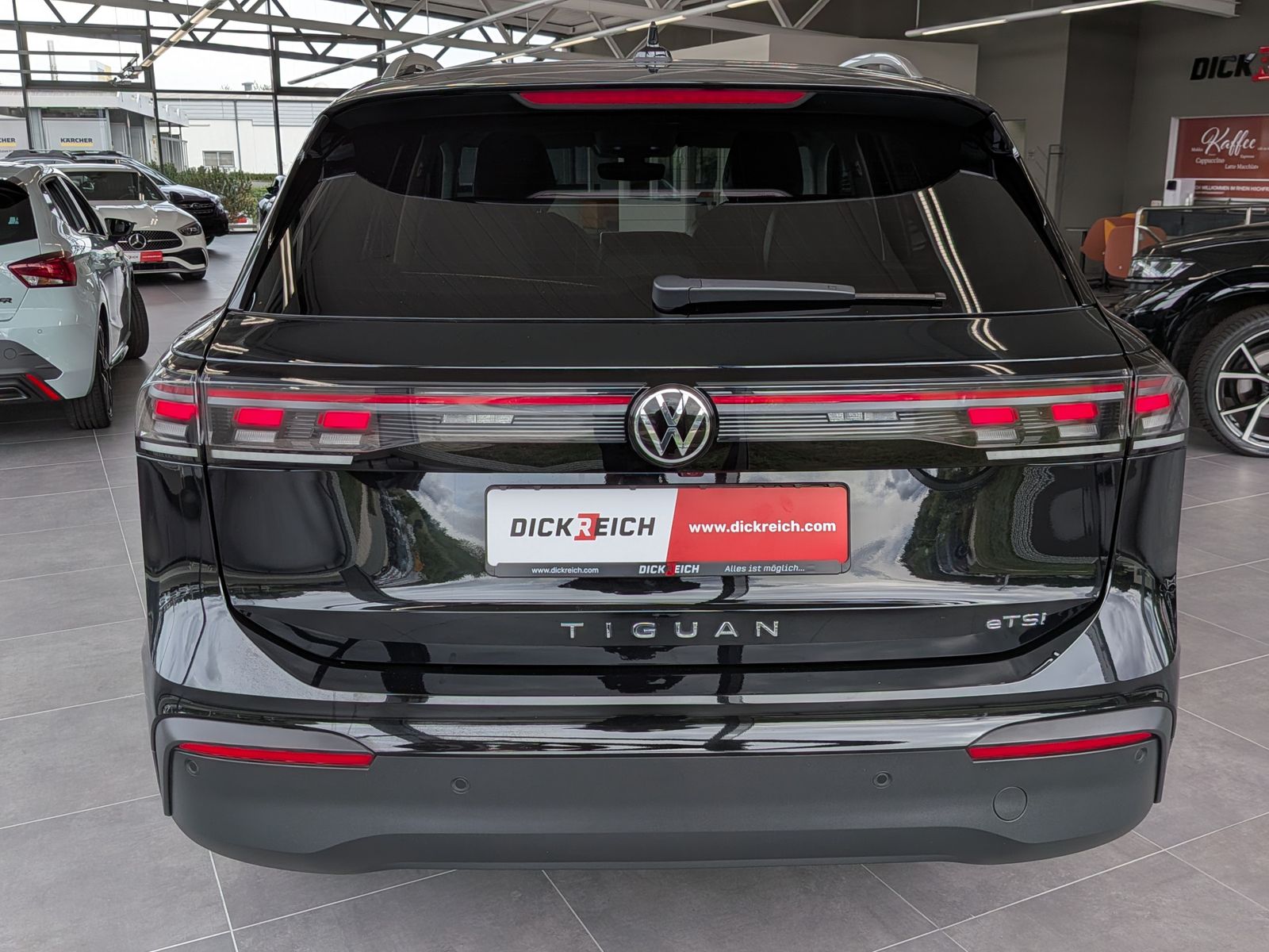 Fahrzeugabbildung Volkswagen Tiguan 1.5 eTSI ENERGY HD-Matrix 360 Pano AHK 19