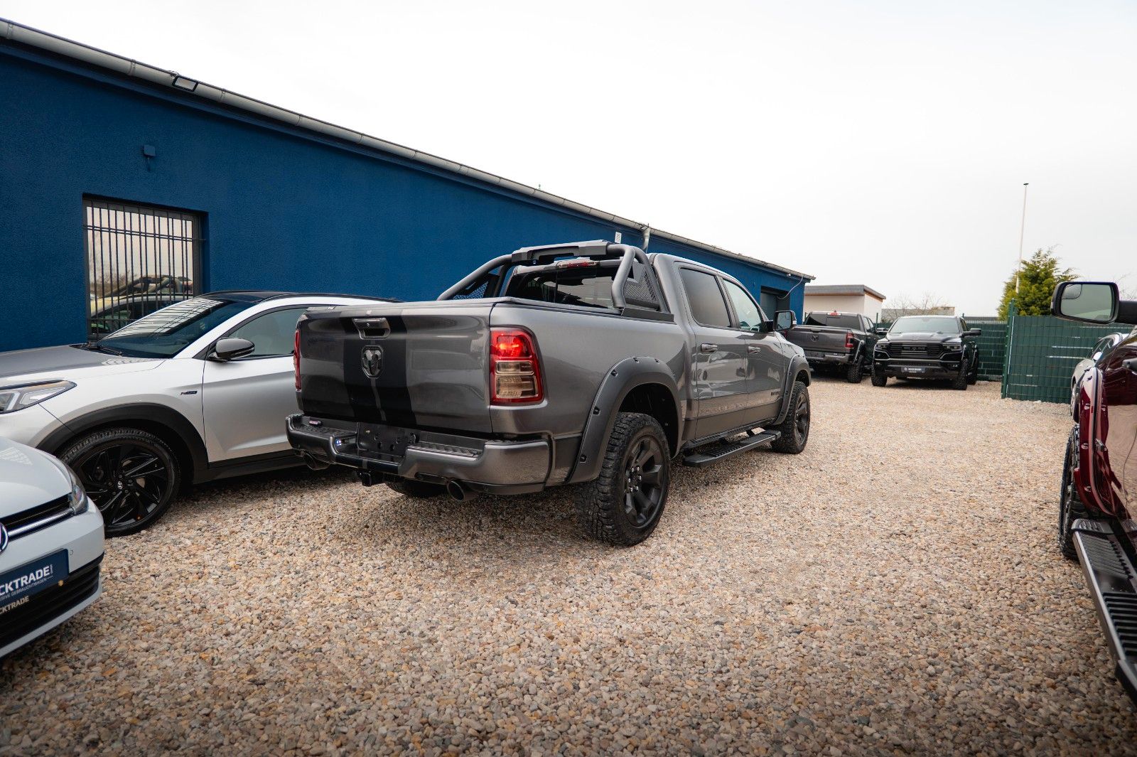 Fahrzeugabbildung Dodge RAM 5.7 V8 HEMI 4x4 OFFROAD NIGHT-Edition LED