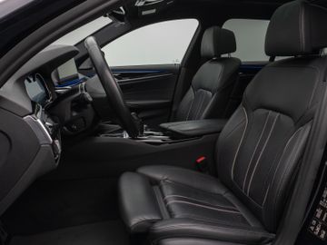 Fahrzeugabbildung BMW 540d xDr Tour HUD ACC Pano 360° Bowers & Wilkins