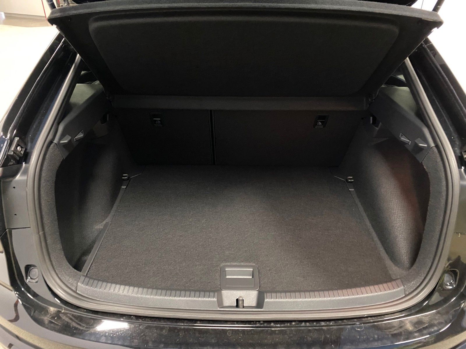 Fahrzeugabbildung Volkswagen Taigo 1.0 TSI DSG R-Line+MATRIX+iQ Light+ACC+App