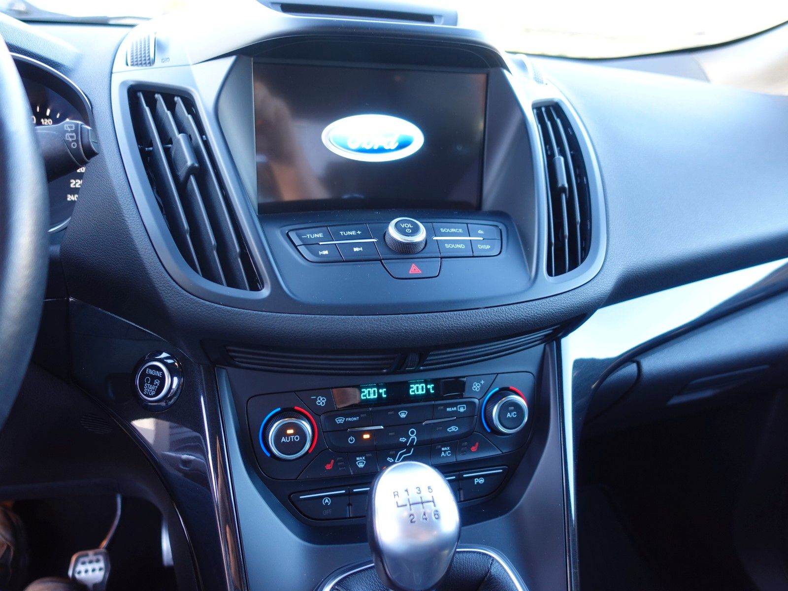 Fahrzeugabbildung Ford Kuga 1,5 EcoBoost 2x4 110kW ST-Line