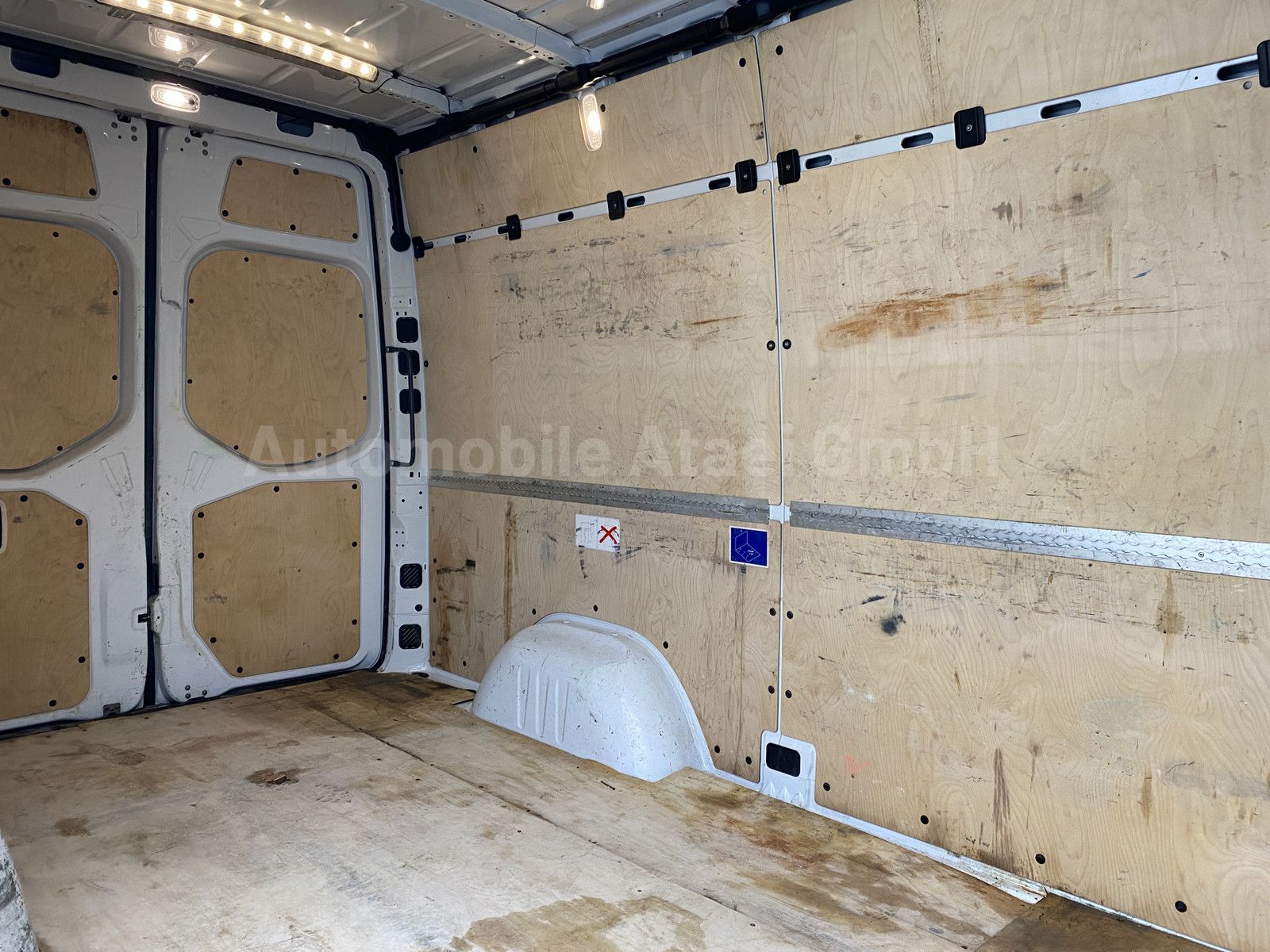 Fahrzeugabbildung Mercedes-Benz Sprinter 316 NAVI + AHK 2,8t + 1.HAND 7610