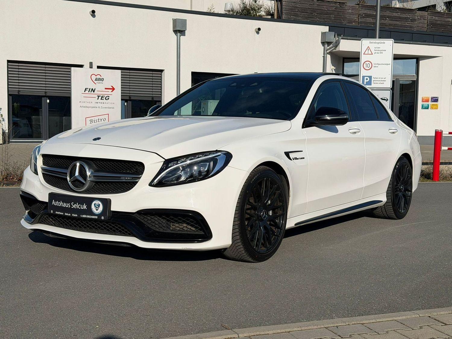 Mercedes-Benz C 63 AMG *Burmester*Kamera* Panorama*Head-UP*