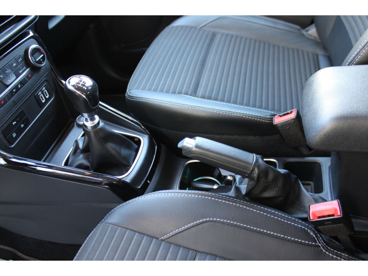 Fahrzeugabbildung Ford EcoSport Titanium WiPa RFK Tempomat  Android Aut