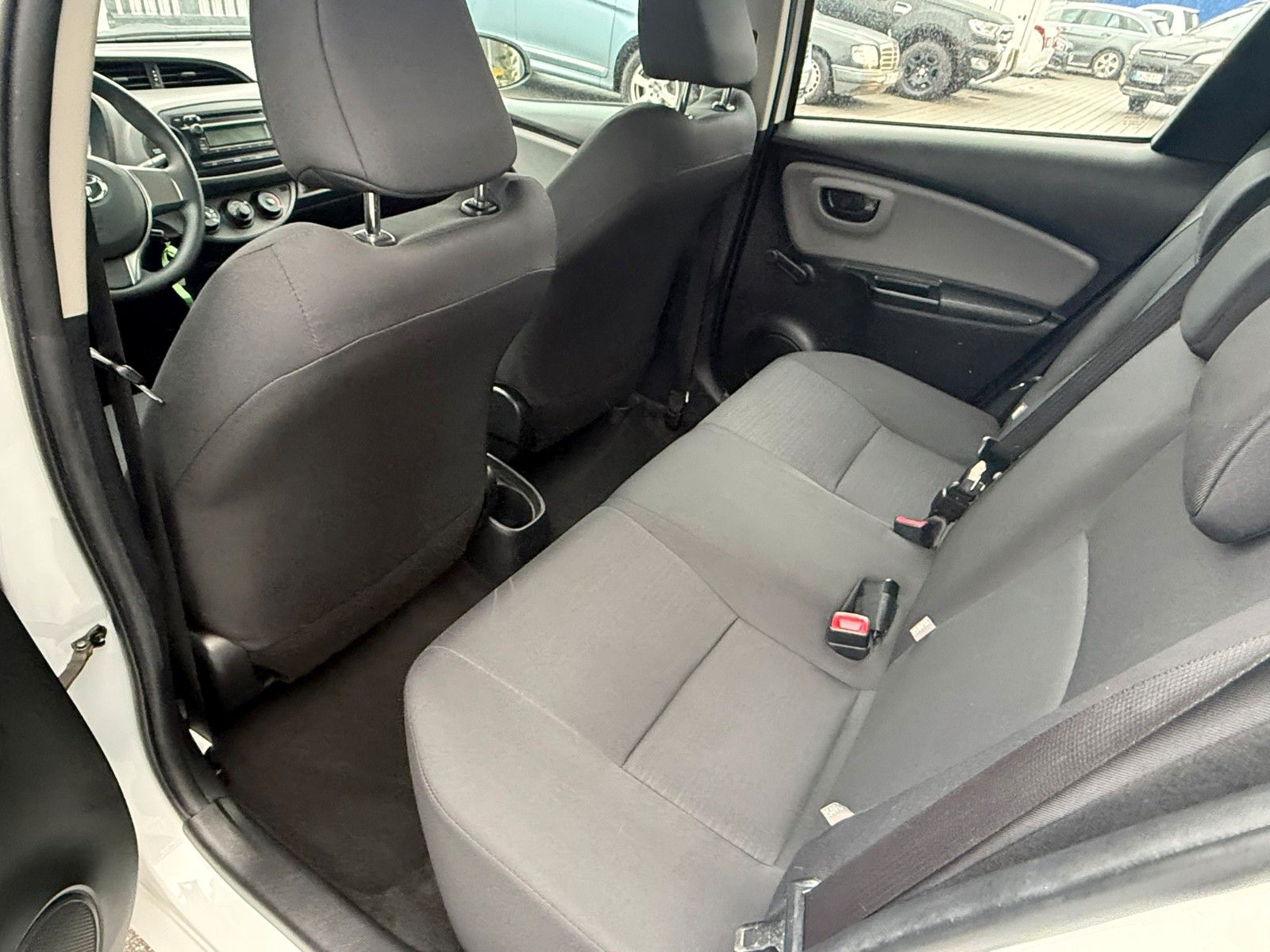 Fahrzeugabbildung Toyota Yaris Basis