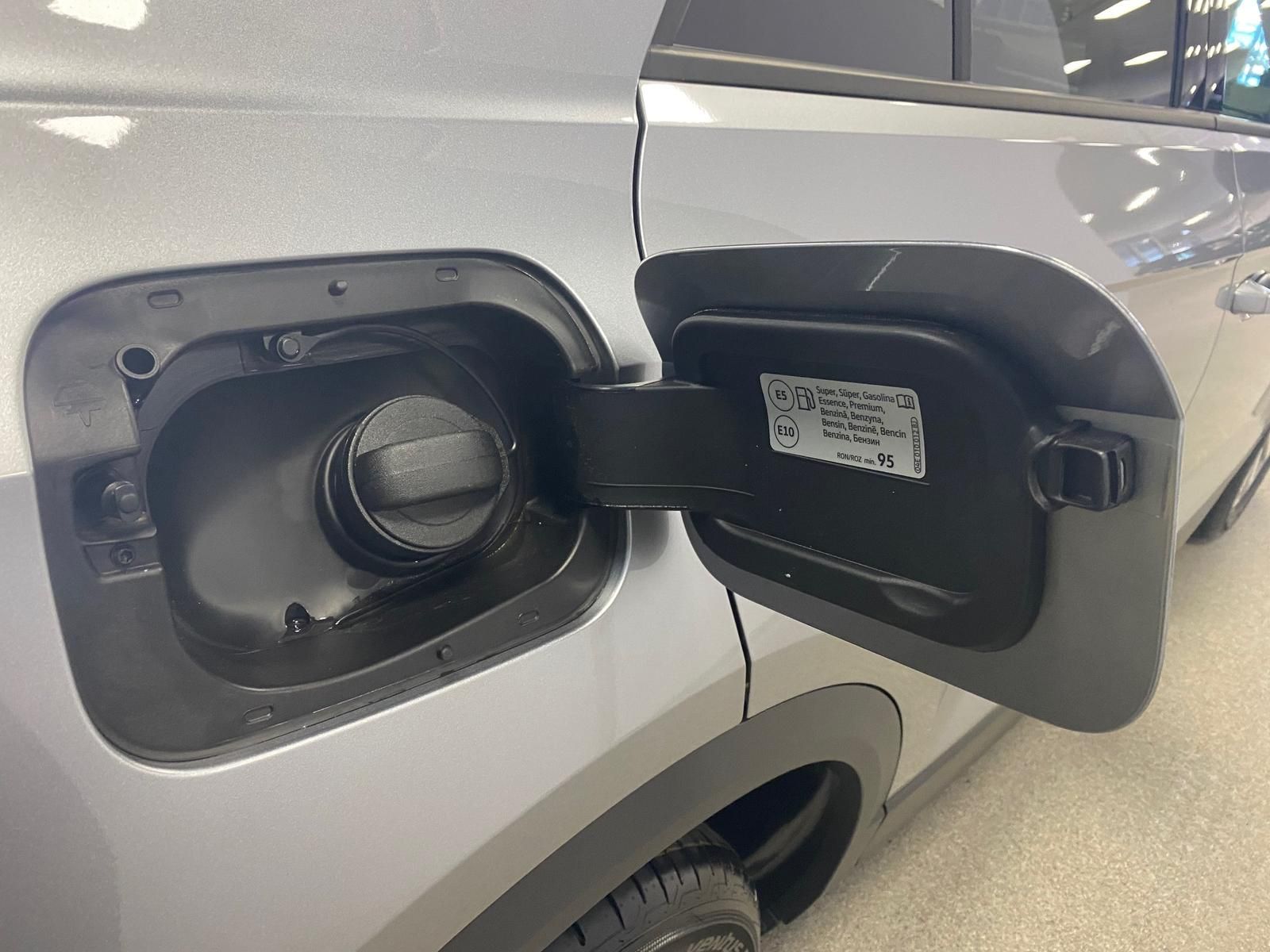 Fahrzeugabbildung Volkswagen Golf Variant 2.0 16V T FSI R BMT/Start-Stopp 4Mo