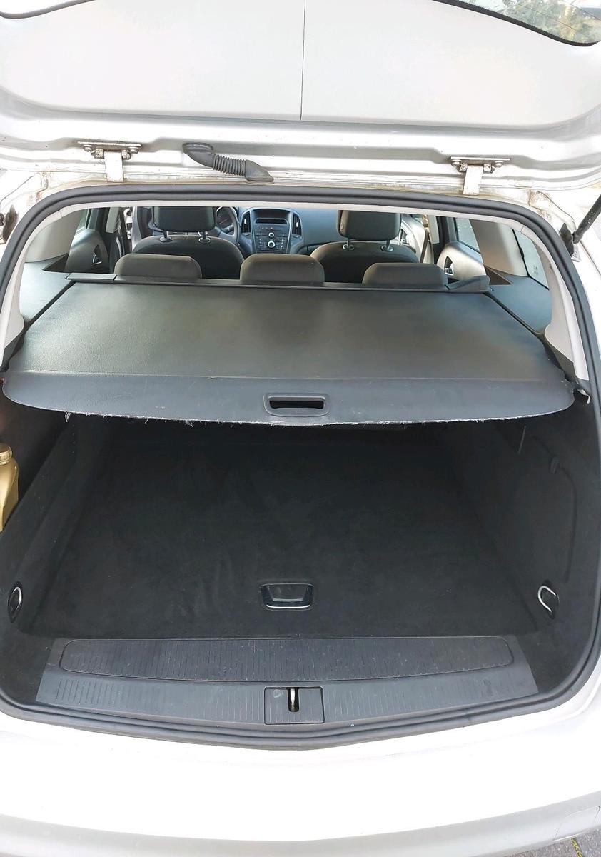 Opel Astra 2011 — photo 12