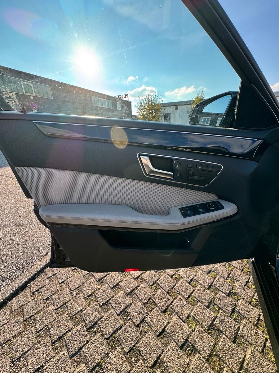 Mercedes-Benz E220 2012 — photo 13