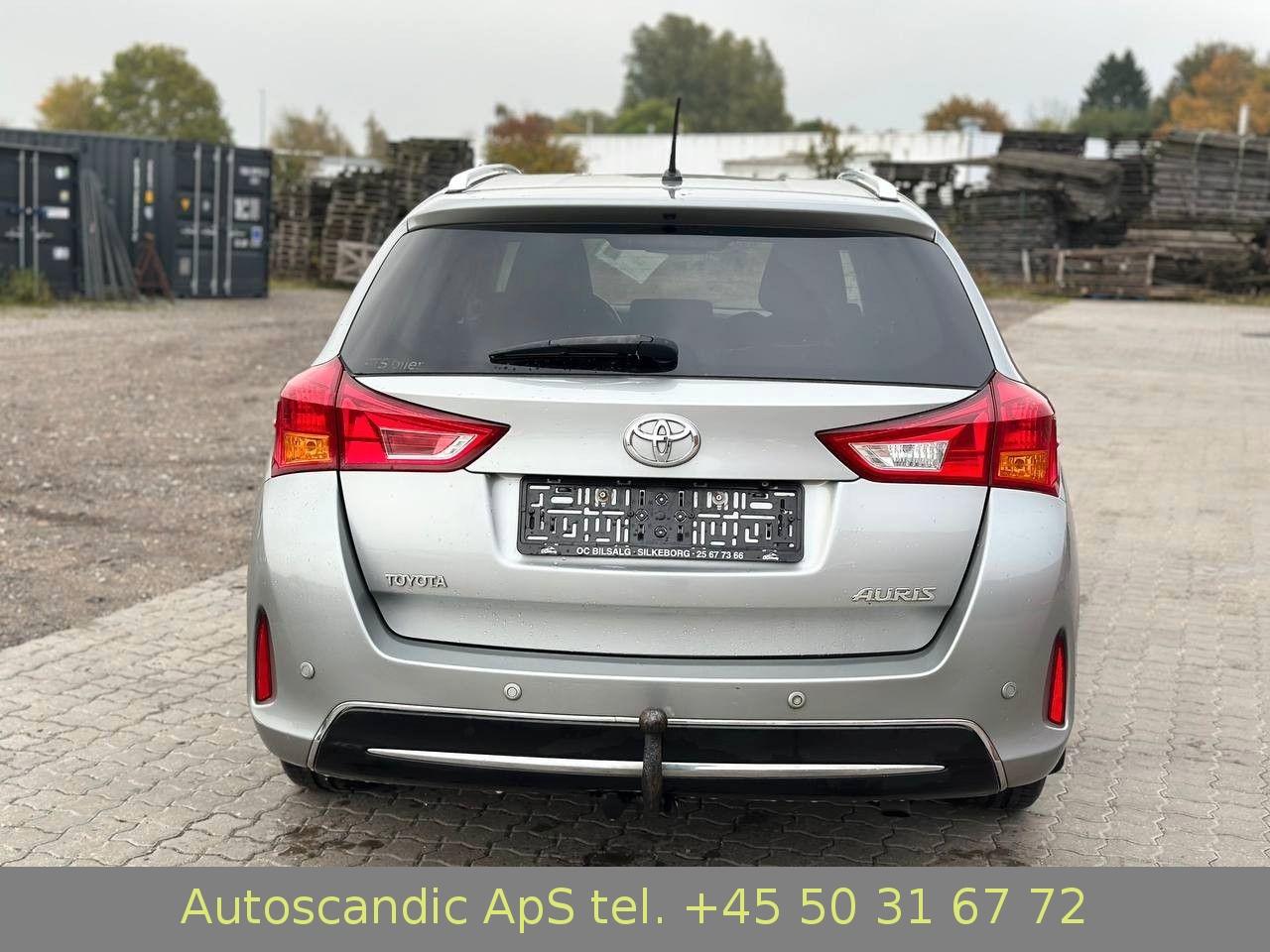 Toyota Auris 2014 — photo 11