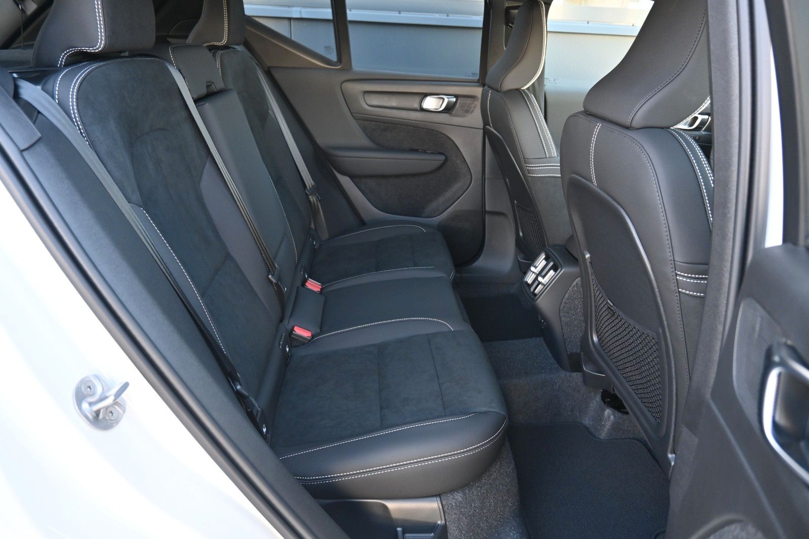 Fahrzeugabbildung Volvo XC40 B4 DKG Plus Black Edition*FSHZG*360°*ACC