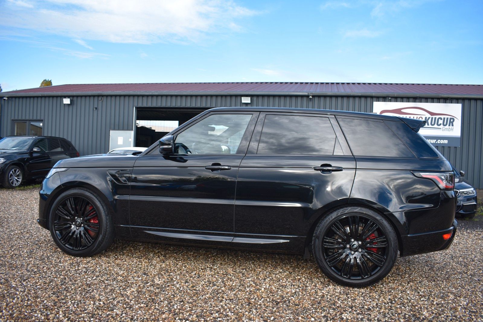 Fahrzeugabbildung Land Rover Range Rover Sport HSE P400 Dynamic Stealt Black