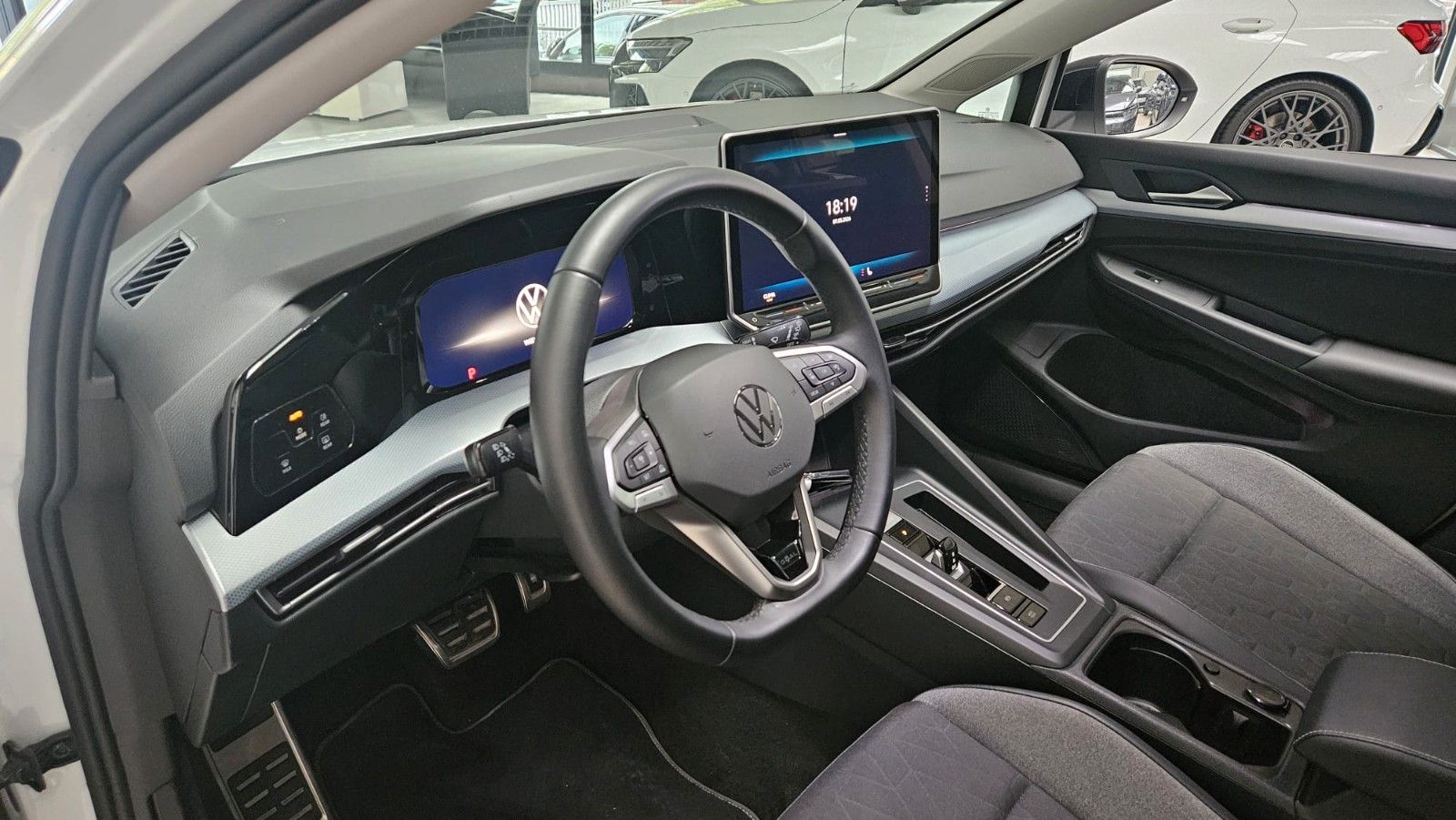 Volkswagen Golf VIII Lim 1.5 eTSI Goal DSG Navi DiscoverPRO foto 15
