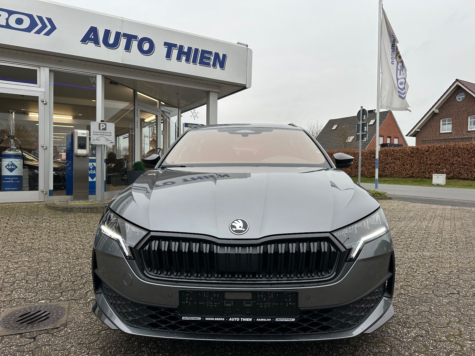 Fahrzeugabbildung SKODA Octavia Combi 1.5 TSI Sportline DSG Navi/ACC/APP