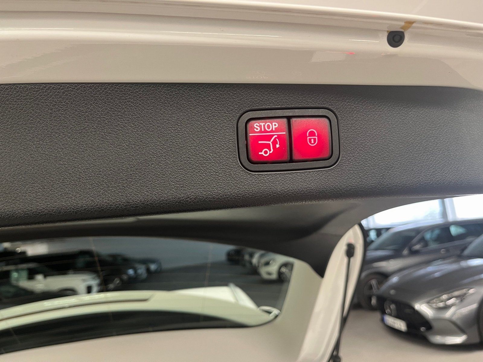 Fahrzeugabbildung Mercedes-Benz E 220 T d Avantgarde*AHK*Totwinkel*Kamera*LED*