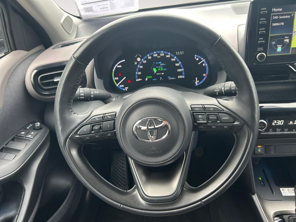 Fahrzeugabbildung Toyota Yaris Cross Hybrid 1.5 VVT-i Elegant