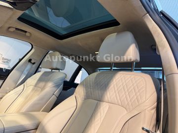 BMW 750 - 12