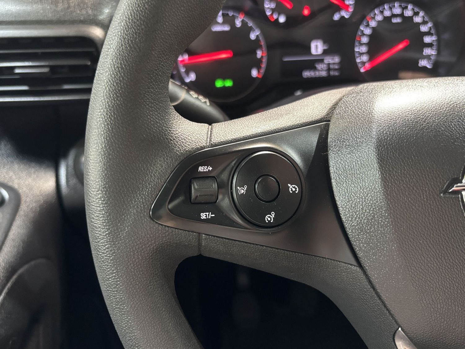 Fahrzeugabbildung Opel Combo Edition#Spur#Tempo#Keyless#DAB