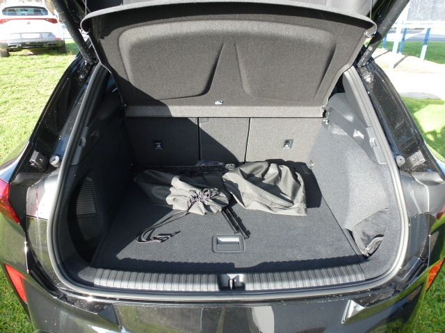 Fahrzeugabbildung CUPRA Terramar VZ 1.5 e-Hybrid DSG + Panorama