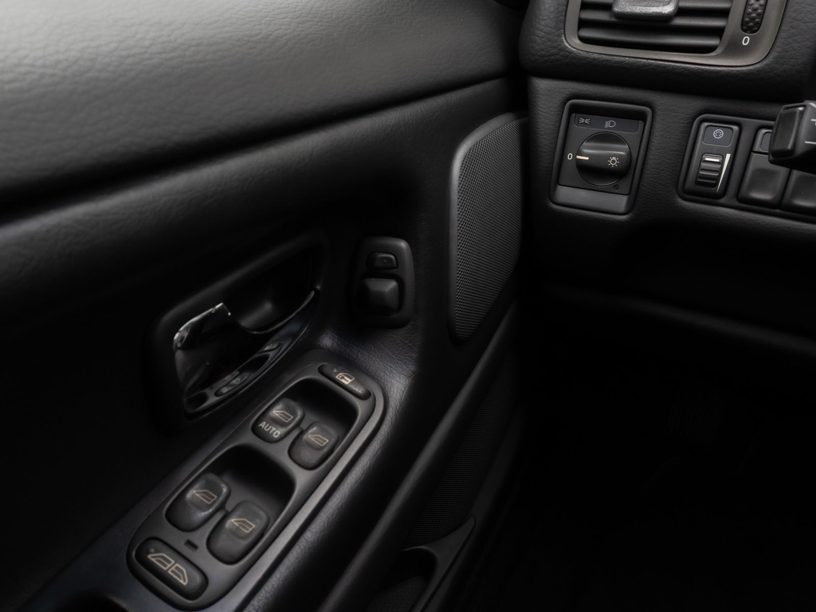 Fahrzeugabbildung Volvo C70 2.0T Cabriolet Lordos HiFi Tempomat Sportsit