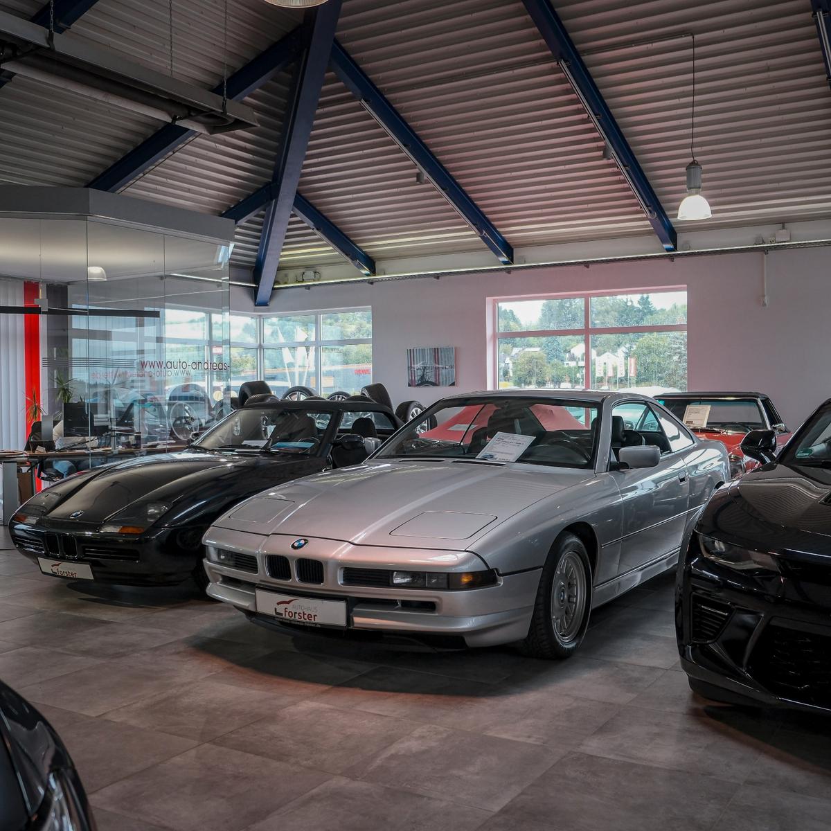 showroom-image-top