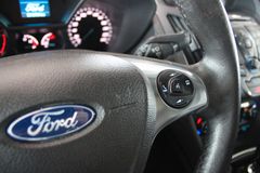 Fahrzeugabbildung Ford Tourneo Connect Titanium + AHK  WinterPaket  PDC