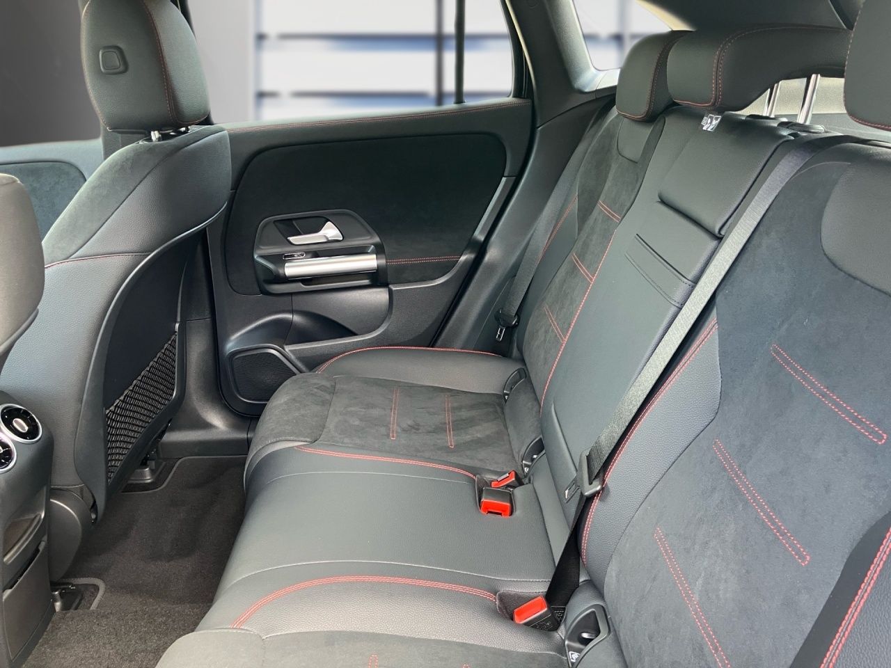 Fahrzeugabbildung Mercedes-Benz EQA 350 4M BONUS+AMG+NIGHT+DISTR+TOTW+KAMERA+LED