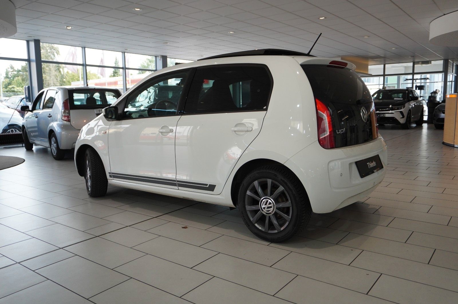 Fahrzeugabbildung Volkswagen up! 1.0 CLUB 5-TÜR NAVI/SPORT/PANO./SHZ/PDC/TEMP