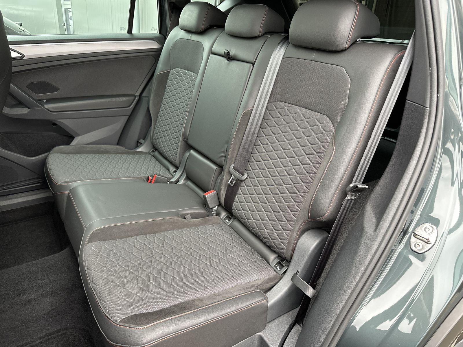 Fahrzeugabbildung SEAT Tarraco 2.0 TSI DSG 4D FR NAV+LED+AHK+PANO+360°