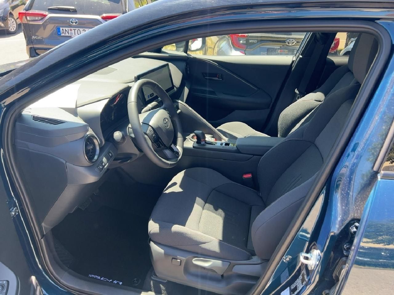 Fahrzeugabbildung Toyota C-HR 2,0 Hybrid Teamplayer