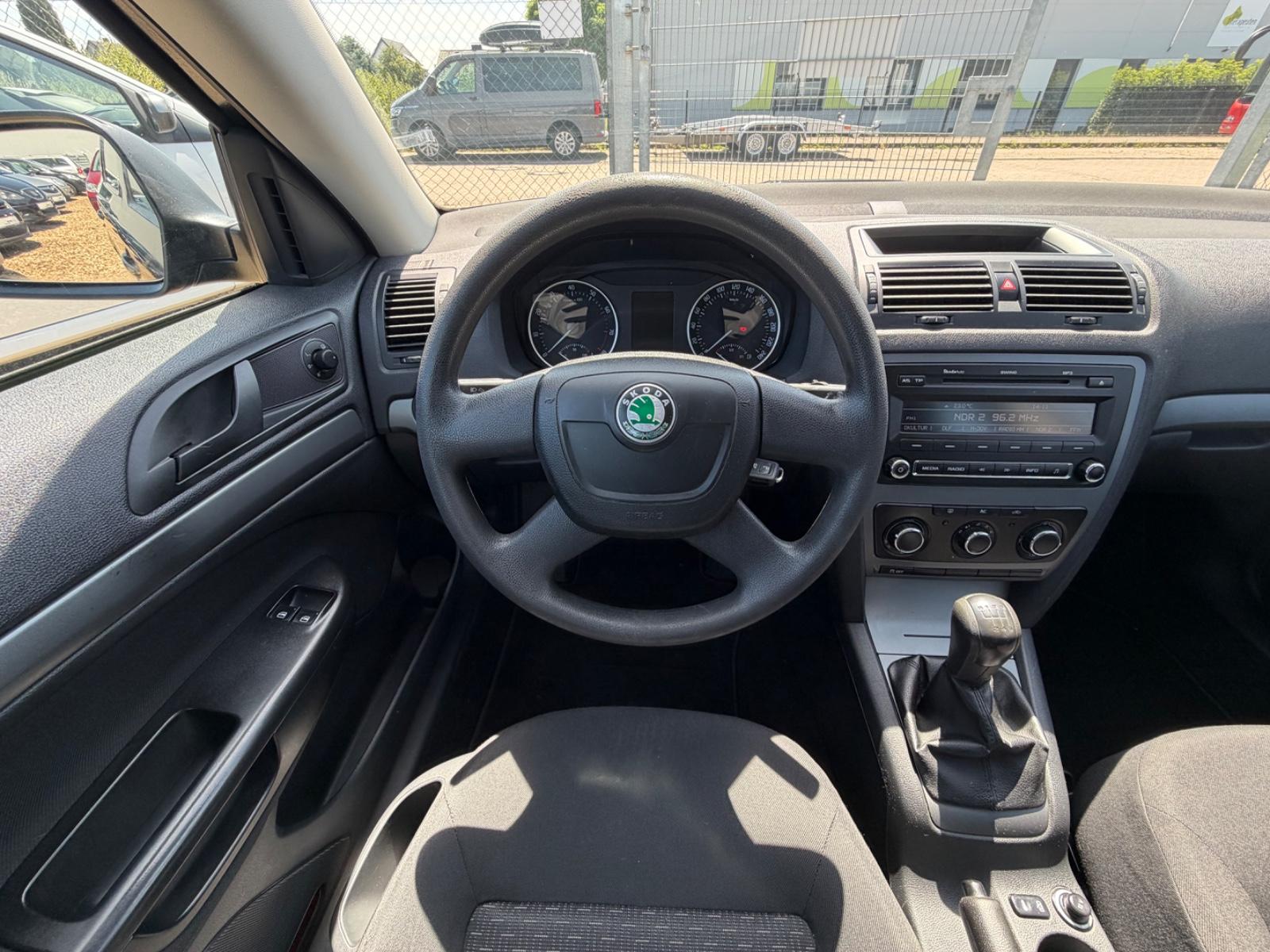 Skoda Octavia 2011 — photo 17