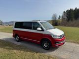 Volkswagen T6 Multivan - rote Volkswagen T6 Multivan