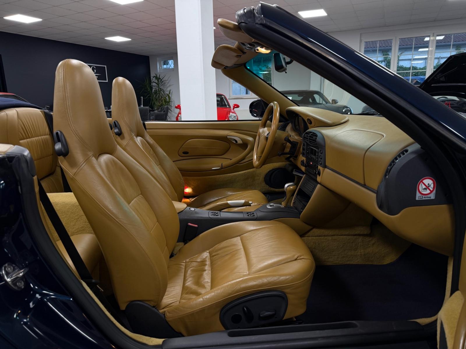 PORSCHE 911 996 CARRERA 4 CABRIOLET 3.4 300ch TIPTRONIC S - CUIR - SIÈGES CHAUFFANTS - GPS - HISTORIQUE PORSCHE