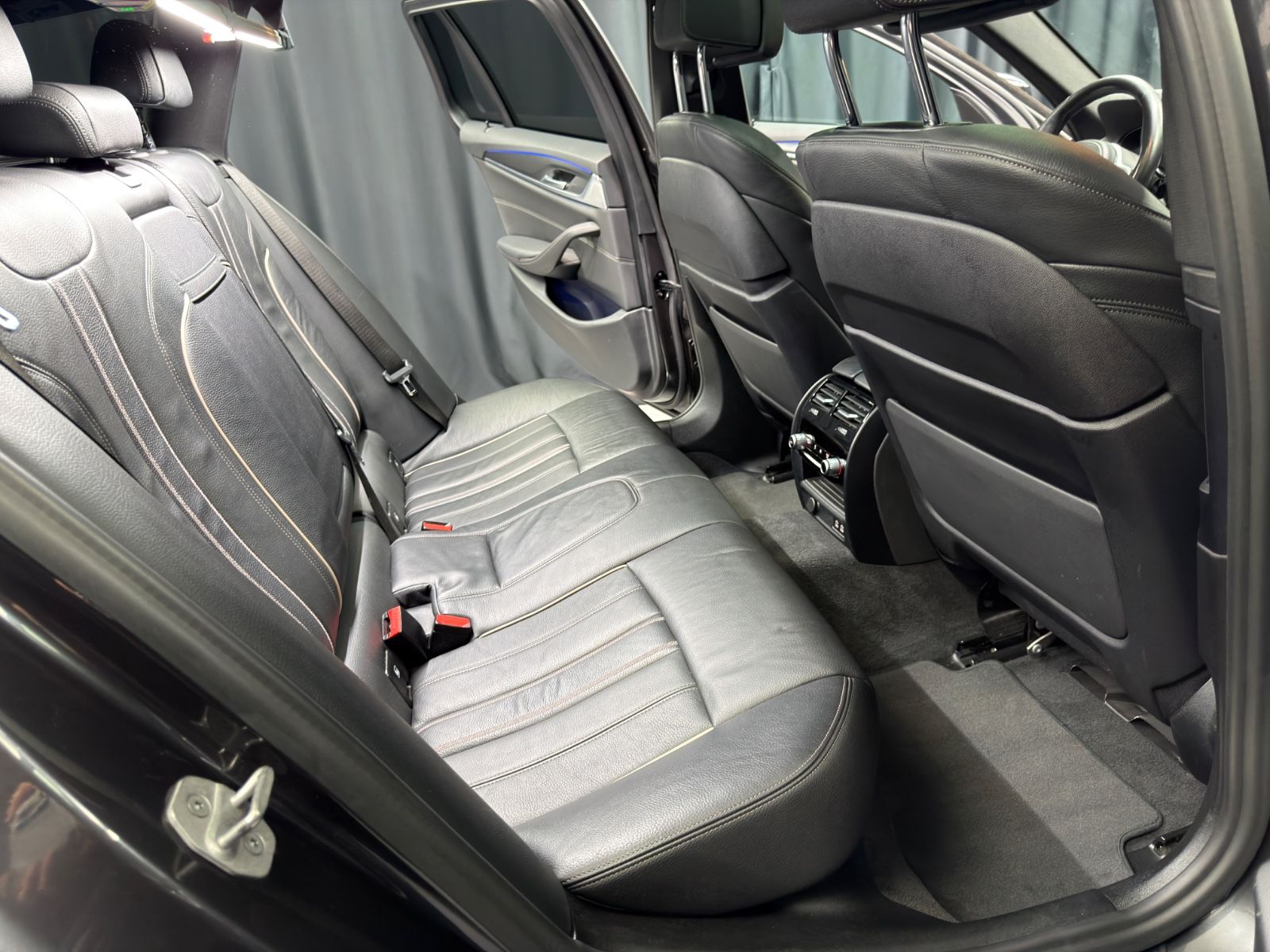 Fahrzeugabbildung BMW 540d xDrive M Sport|LASER|PANO|20"|AHK|ACC|VOLL