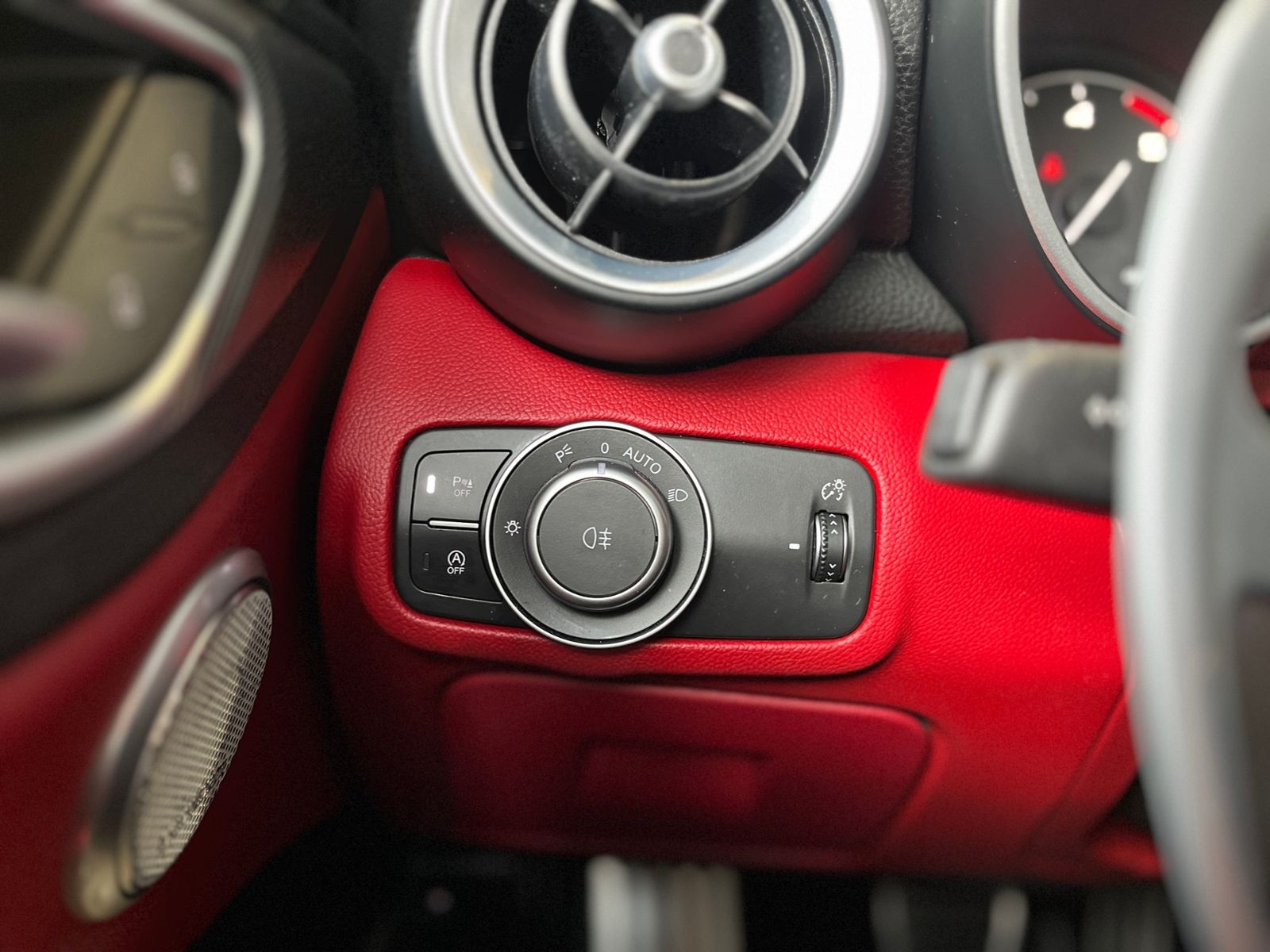 Fahrzeugabbildung Alfa Romeo Giulia Super H/K LEDER XEN NAV ACC RFK ALU