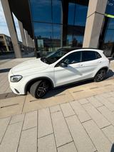 Mercedes-Benz Mercedes GLA 200, AHK, Panoramadach, LED - Mercedes-Benz GLA 200 Gebrauchtwagen in Hannover