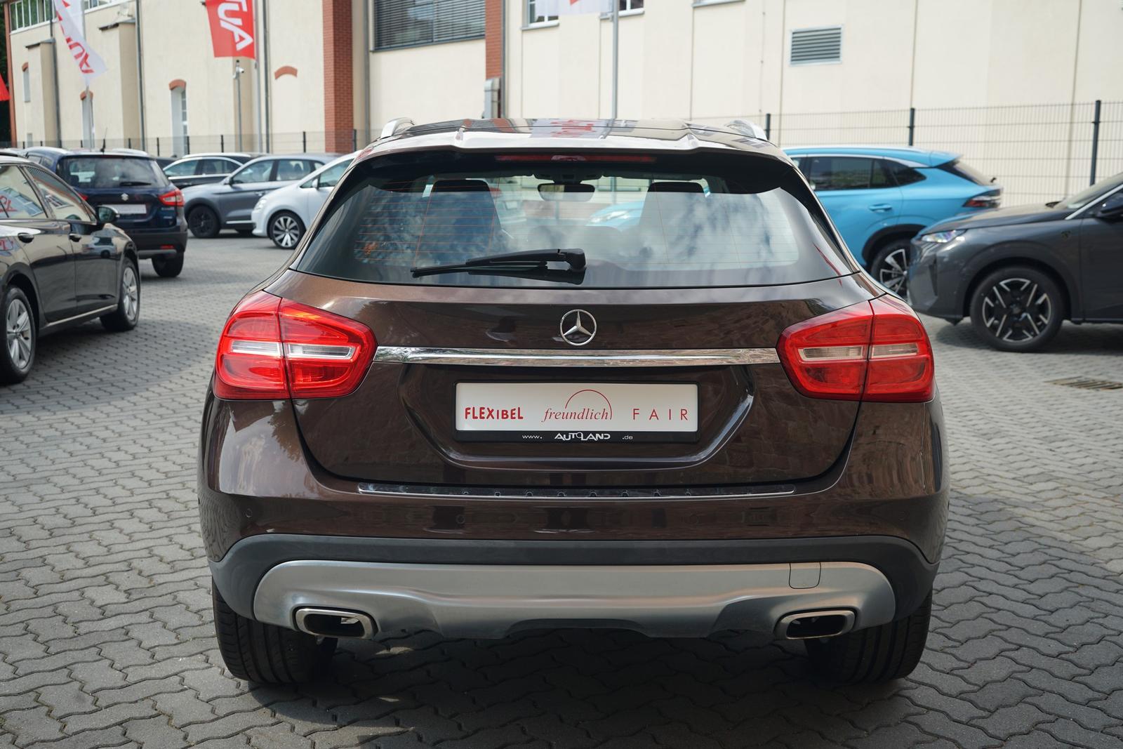 Mercedes-Benz GLA 200 Standard Bi-Xenon Sitzheizung Kamera PDC