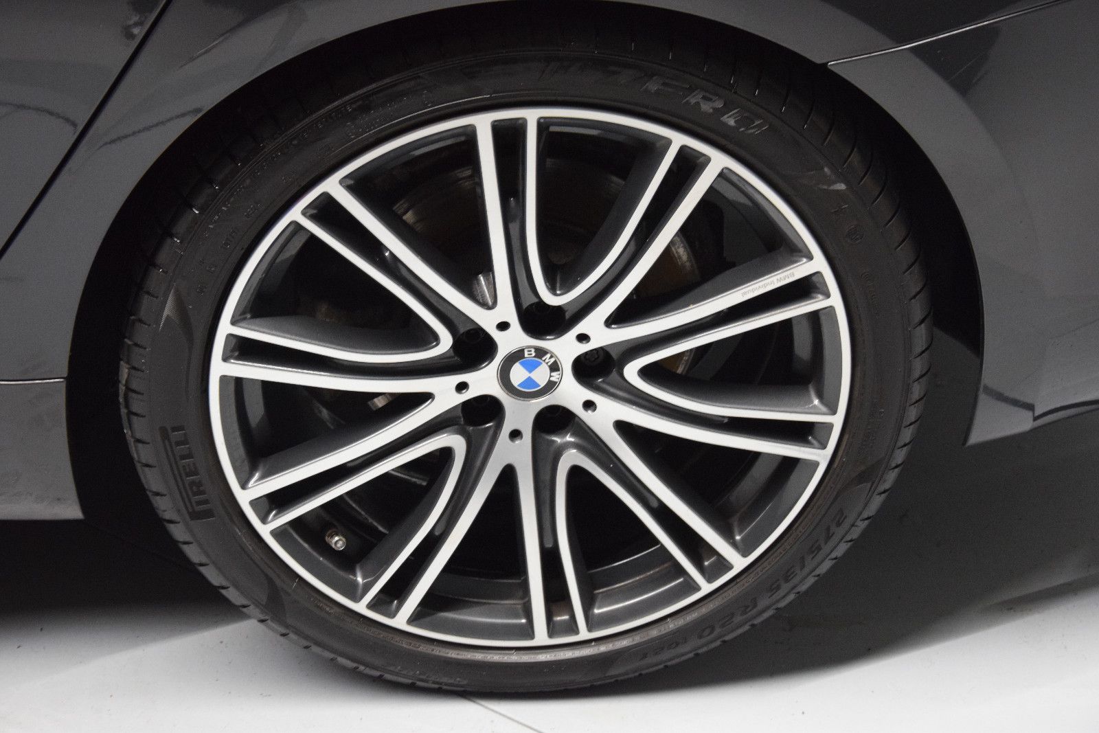 Fahrzeugabbildung BMW 520 d xDrive M Sport Leder Panorama H&K 360°