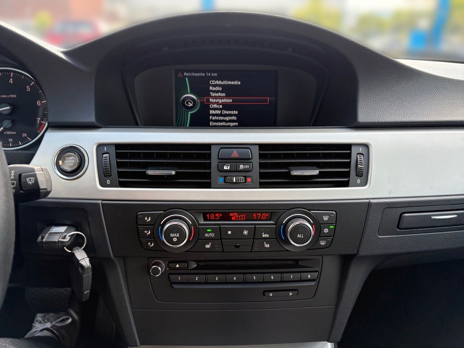 Fahrzeugabbildung BMW 3 Coupe 320i