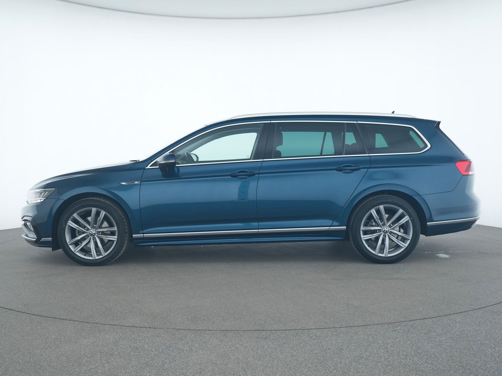 Volkswagen Passat R Line AHK|Navi|ACC|Kamera|Panorama|PDC foto 9