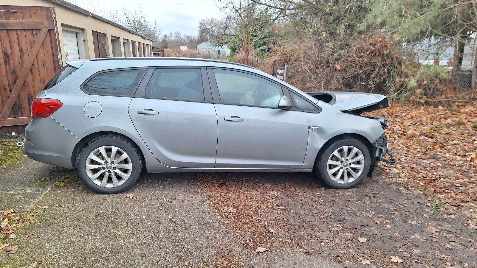 Opel Astra 2013 — photo 5