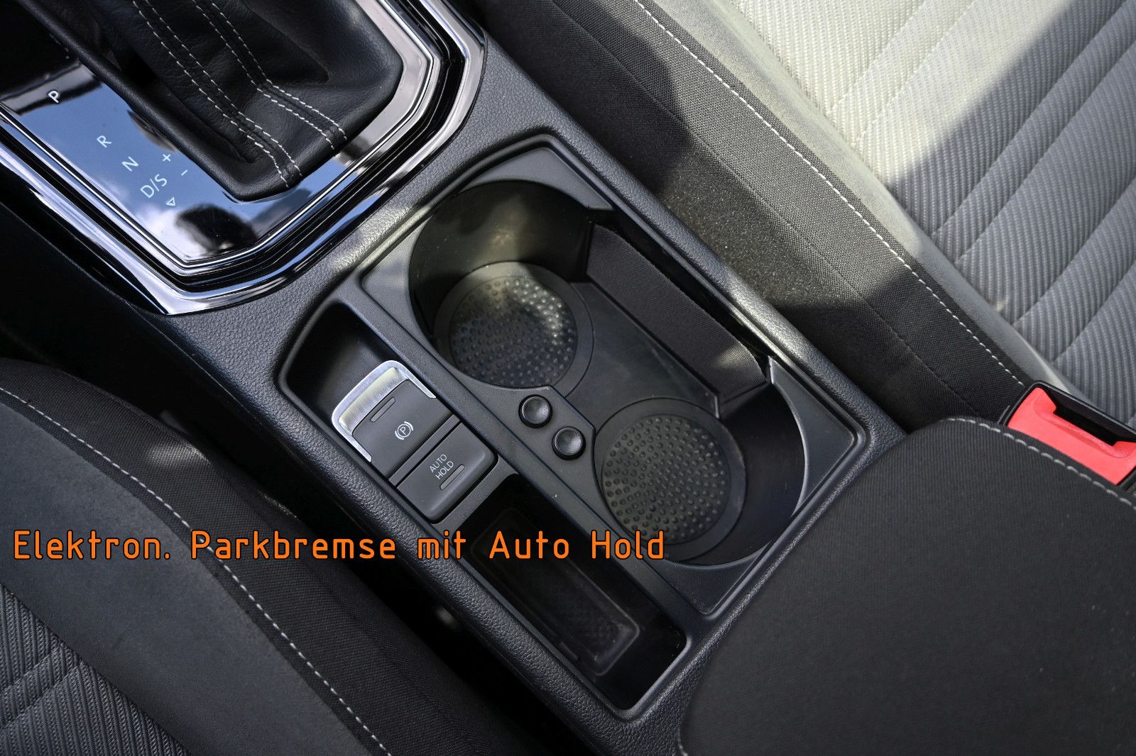 Fahrzeugabbildung Volkswagen Touran 2.0 TDI DSG R-Line °ACC°AHK°PANORAMA°KAM°