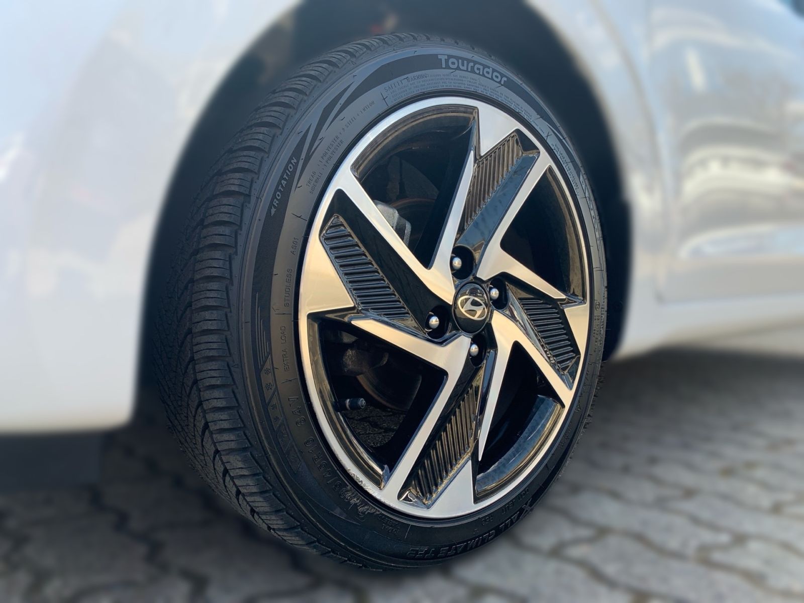 Fahrzeugabbildung Hyundai i10 FL 1.2 Automatik Prime Navi Kamera