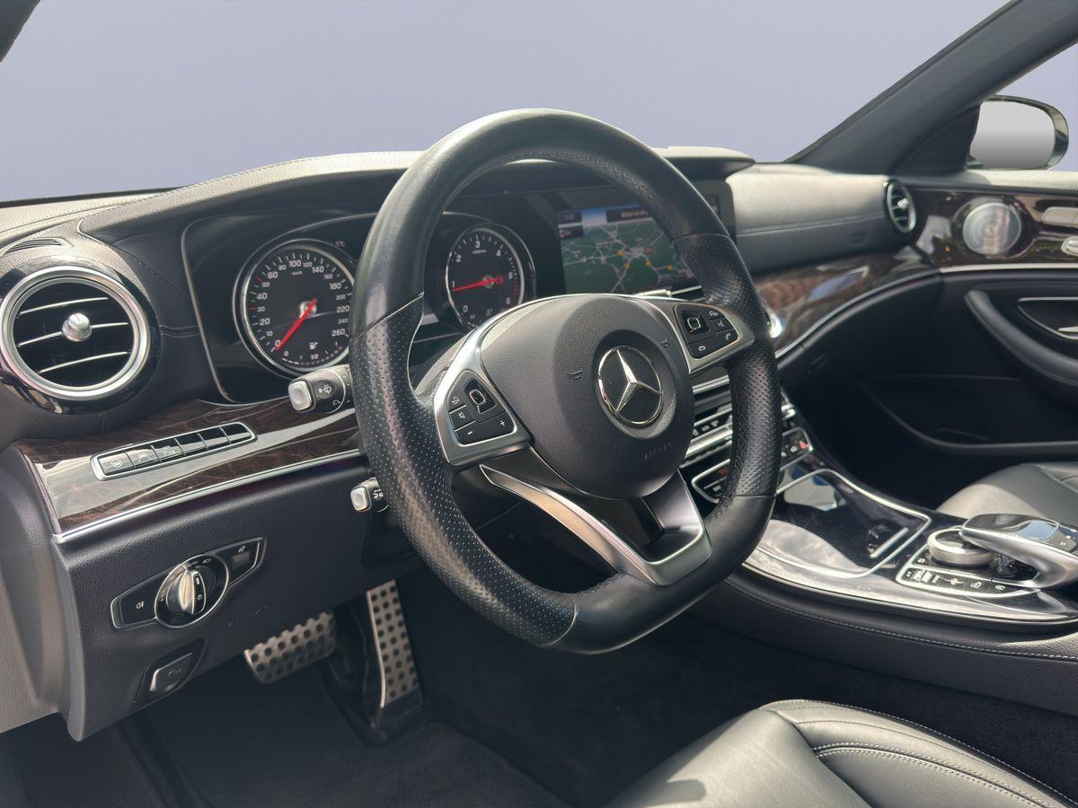 Mercedes-Benz E 220d T AMG-Line LED/360°/Leder/Pano/Burmester