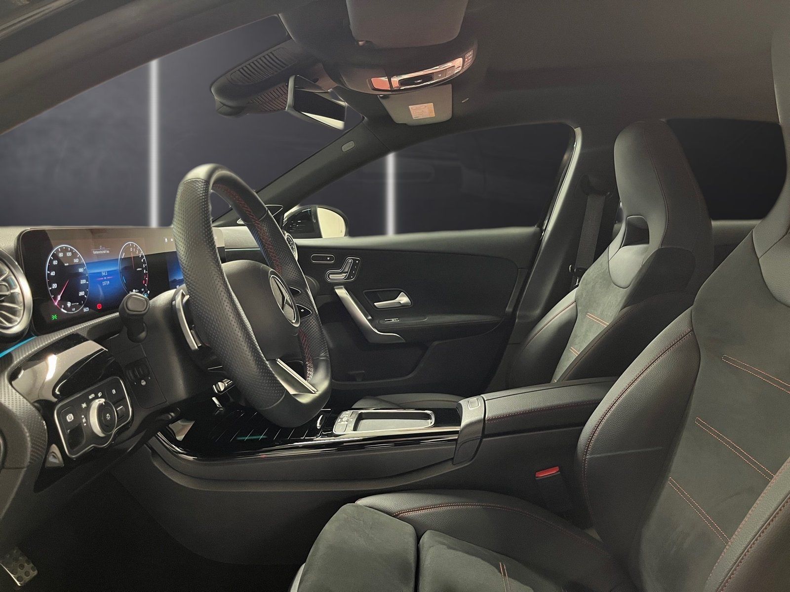 Fahrzeugabbildung Mercedes-Benz A 250 e AMG Plus*Pano*HUD*Distro*Burm*22kW*Night