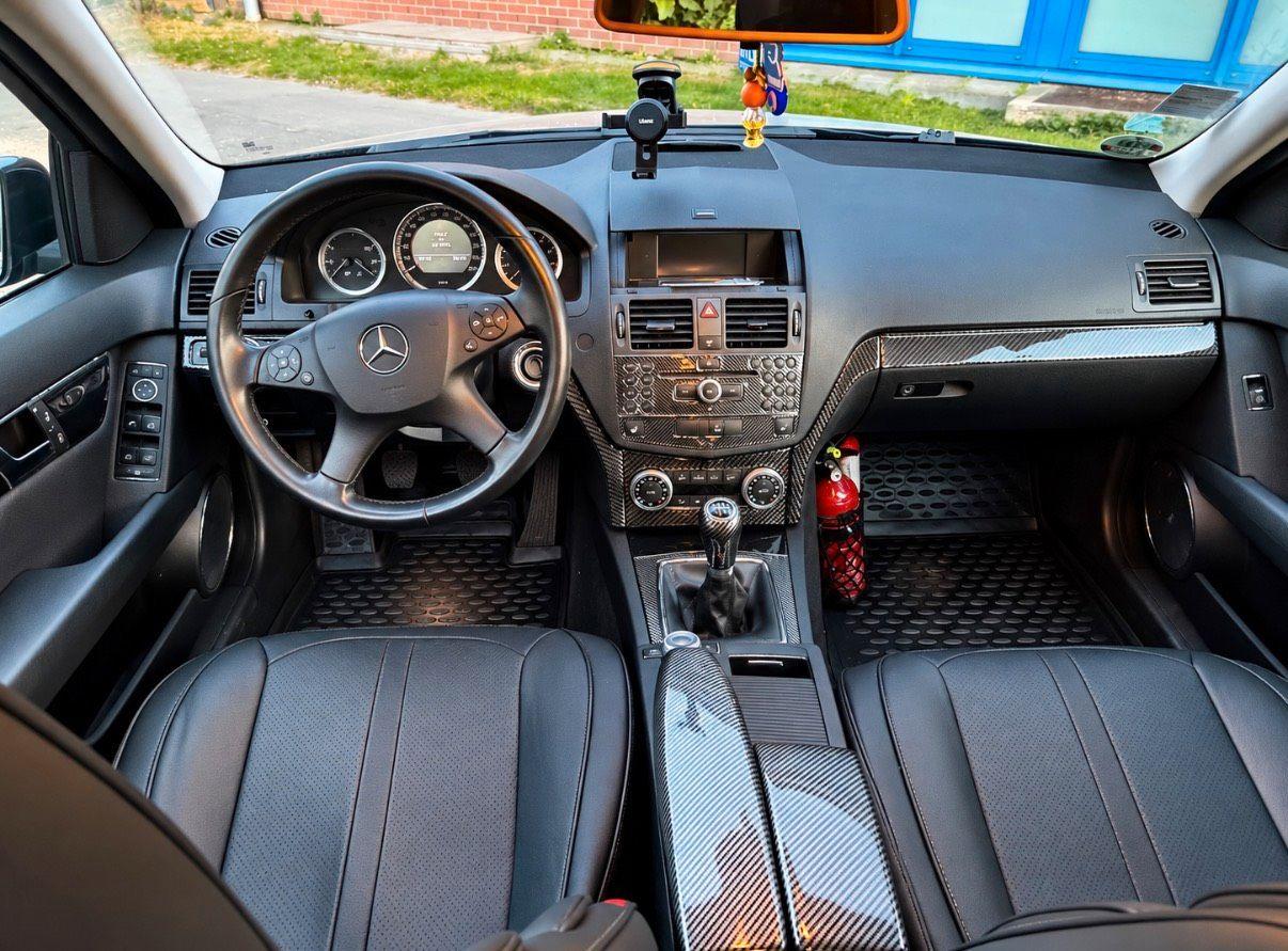 Mercedes-Benz C180 2009 — interior