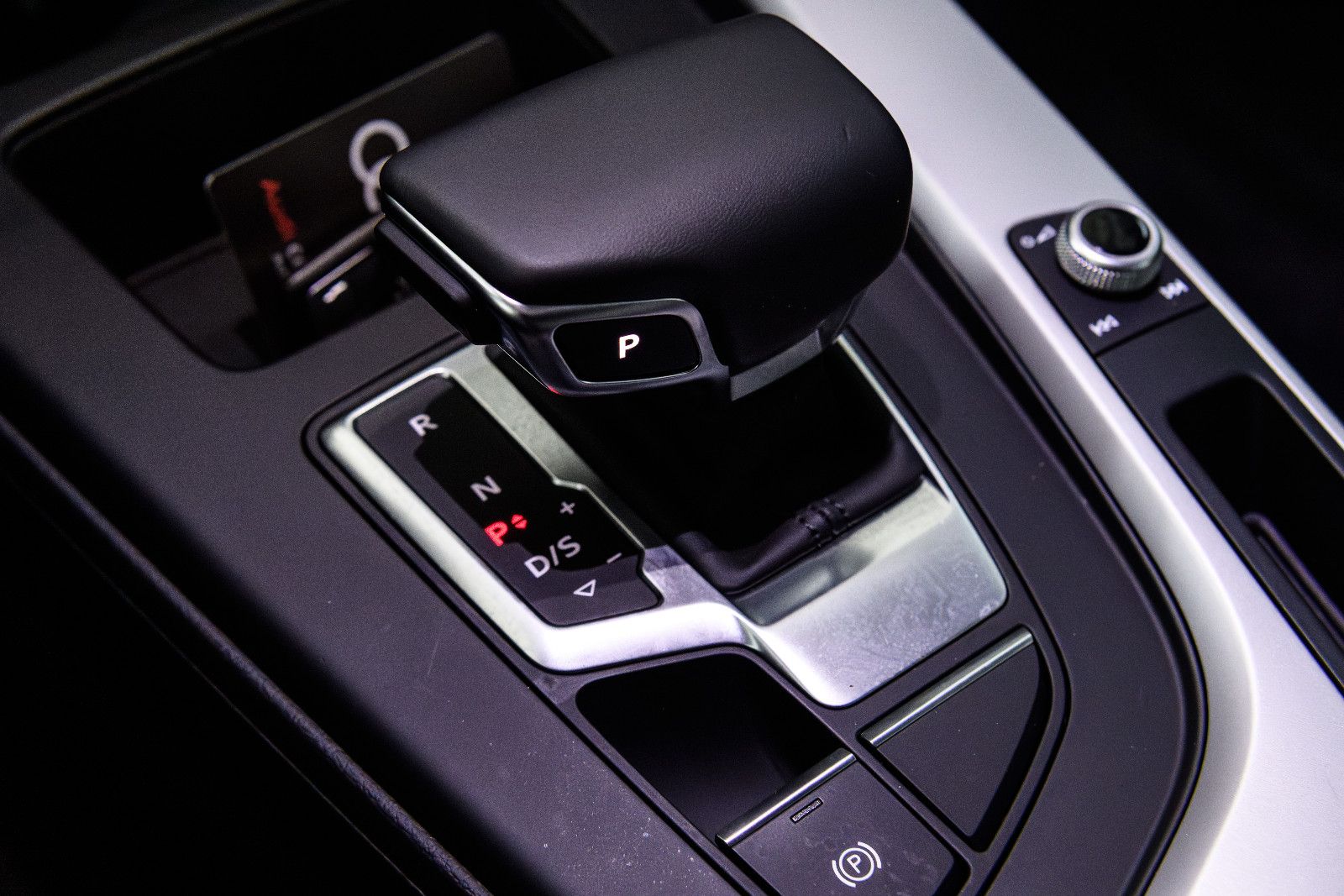 Fahrzeugabbildung Audi A4 Lim. 35 TFSI S-tronic+SHZ+elektr Sitze